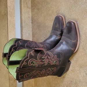 WOMENS ARIAT WESTERN BOOTS SIZE 9B